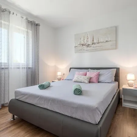 Beautiful In Ferienhaus Orihi