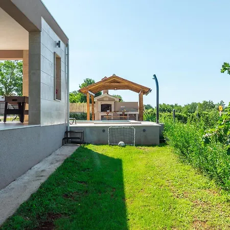 Ferienhaus Beautiful In Orihi